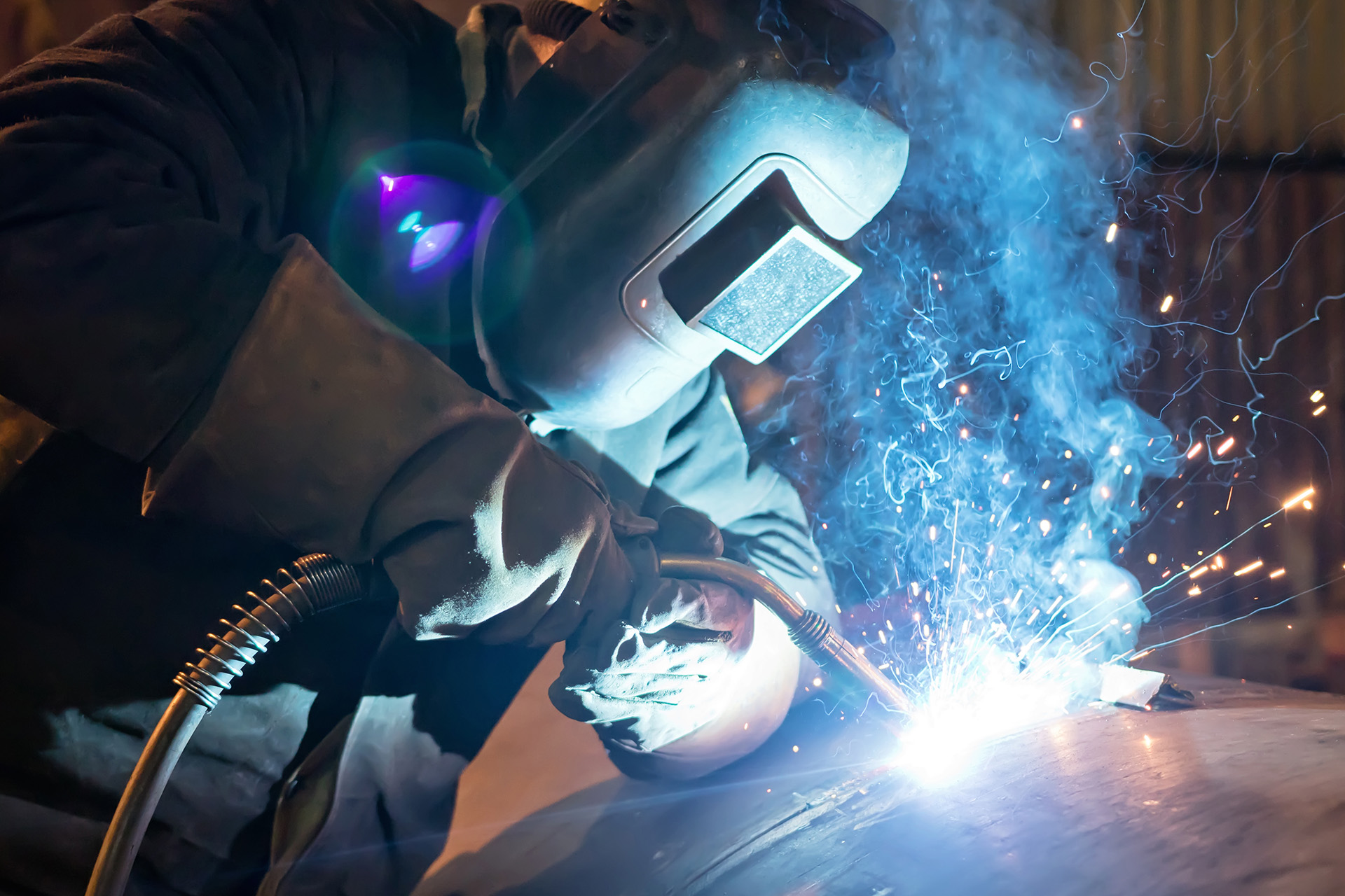 Поступили в продажу новые сварочные маски под брендом Professional48